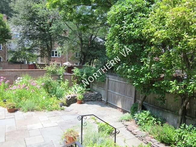 Building Photo - 1160 Wimbledon Dr