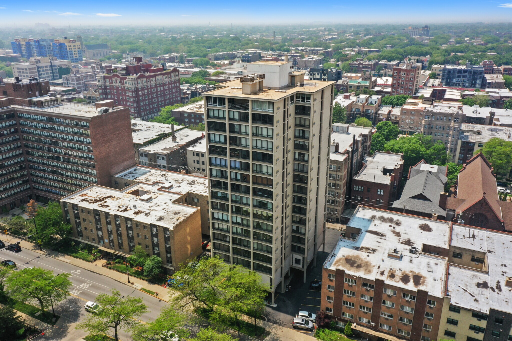 Building Photo - 5740 N Sheridan Rd
