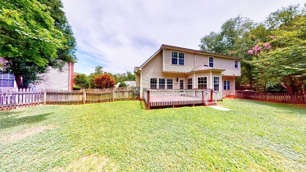 Building Photo - 425 New Parkside Dr