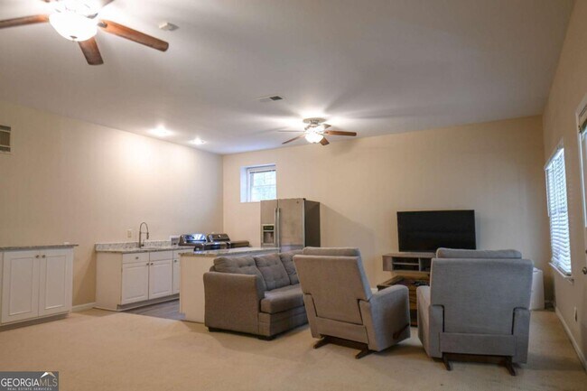 Building Photo - 304 Bridle Path