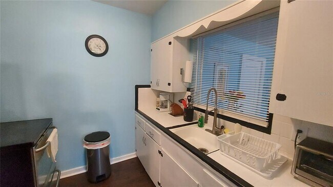 Building Photo - 110 N Crest Ave