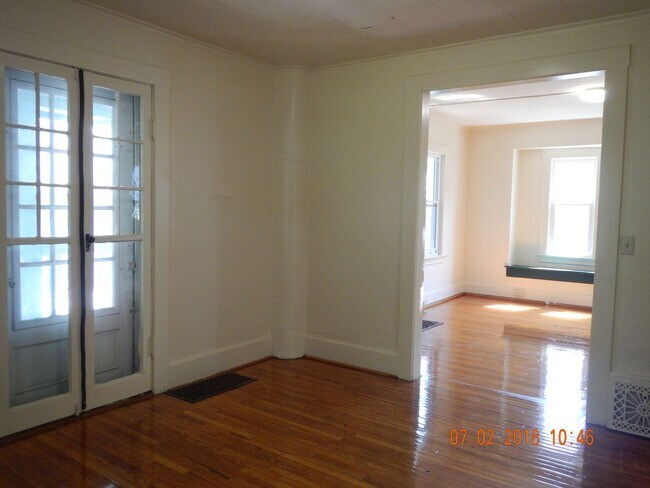 Building Photo - Available 6/1/2026 Charming Home With Priv...