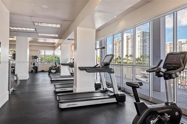Building Photo - 18061 Biscayne Blvd