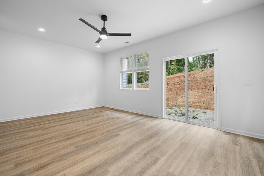 Building Photo - 207 9th Ave SE