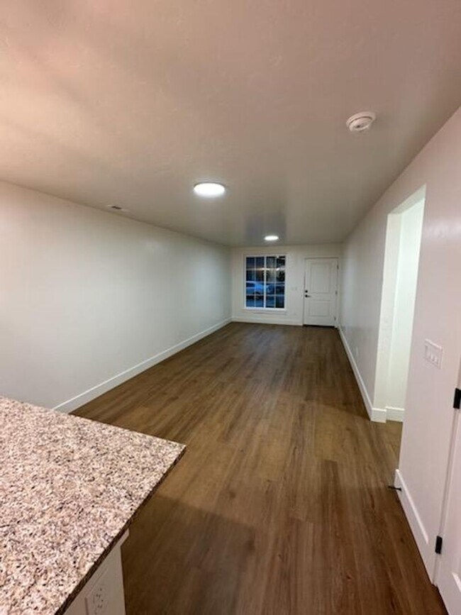 Building Photo - 3 bed, 2.5 bath Mountain Home - 11 minutes to AFB