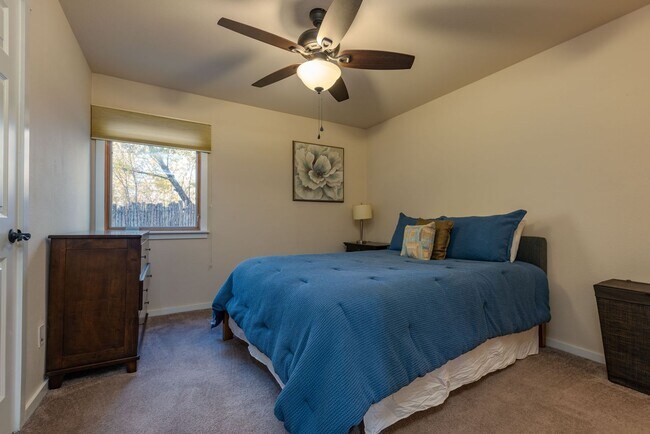 Building Photo - Fully Furnished Ground Level Available Now!