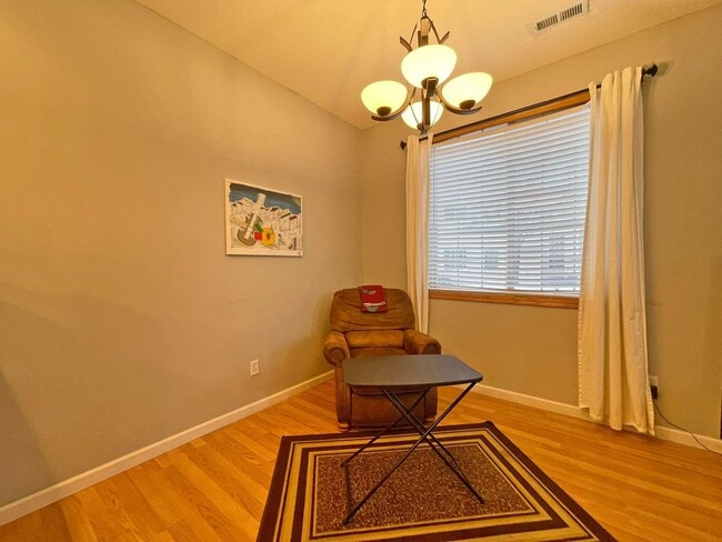 Building Photo - Spacious End Unit Townhome with Fireplace and Vaulted Ceilings is Pet Friendly!