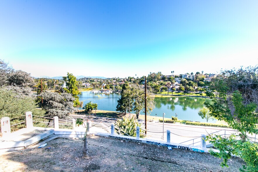 Building Photo - 1908 Clinton St