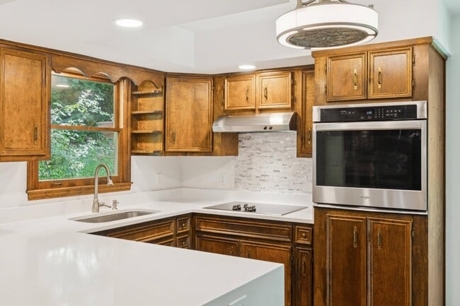 Building Photo - 1972 Sunnyside Dr