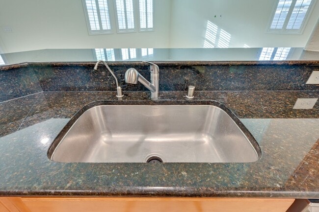 Building Photo - Green Valley!! Gated!! 4 Bedrooms!! Bed & Bath Downstairs!!  TANKLESS WATER HEATER!!! Covered pat...