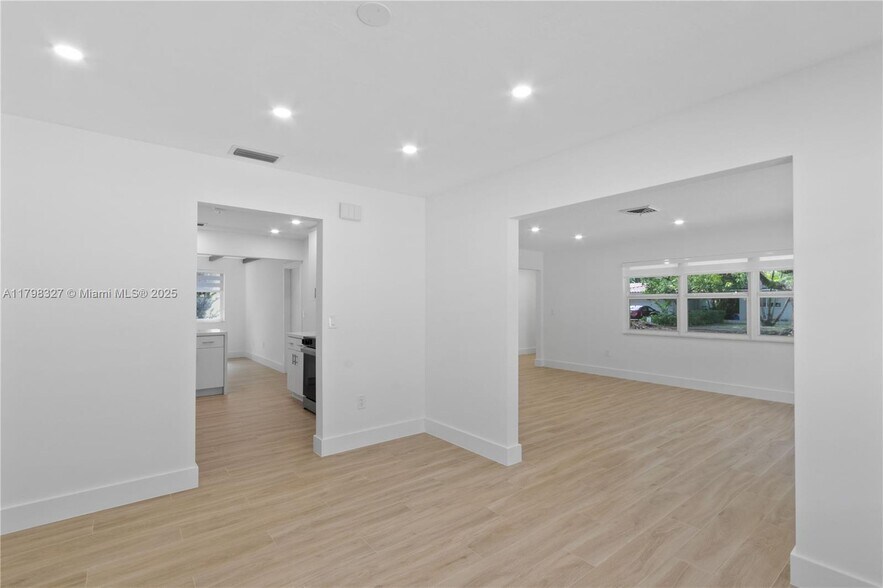 Building Photo - 1561 Alcala Ave