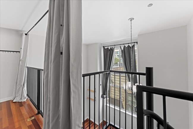 Building Photo - 108 Langton St