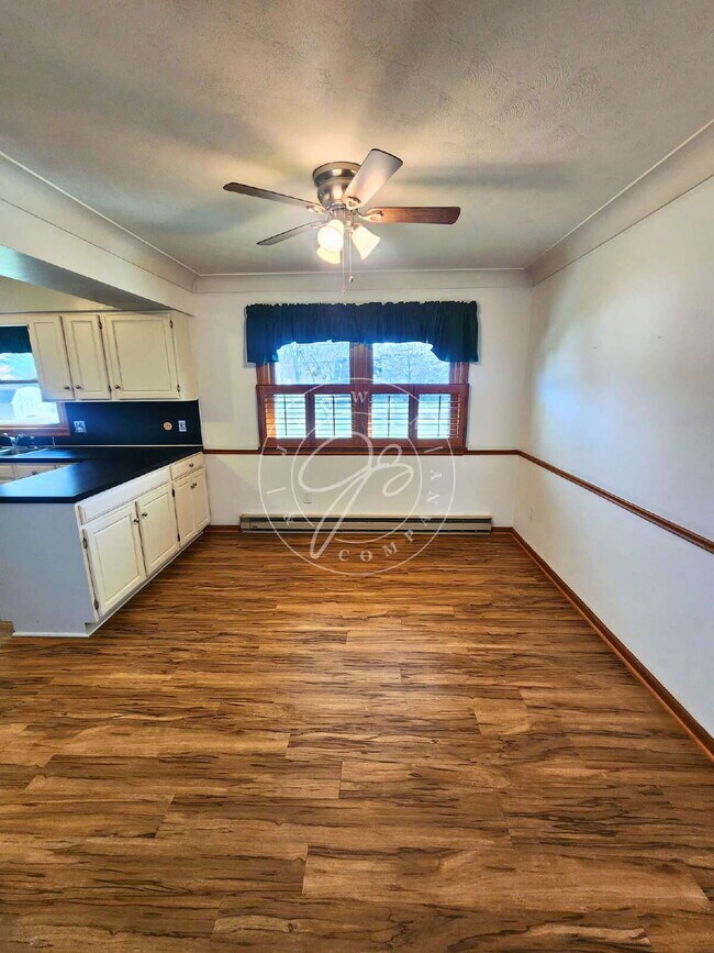 Building Photo - Sylvania Schools! Charming 3-Bedroom Ranch with Attached Garage & First-Floor Laundry