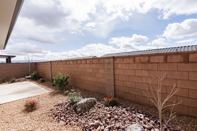 Building Photo - Beautiful New 3 Bedroom Home in Brio