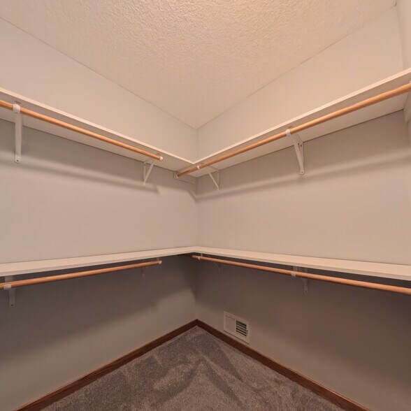 Building Photo - 11956 Castle Rock Ct N
