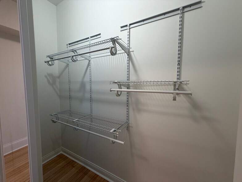 Building Photo - 3414 W Schubert Ave