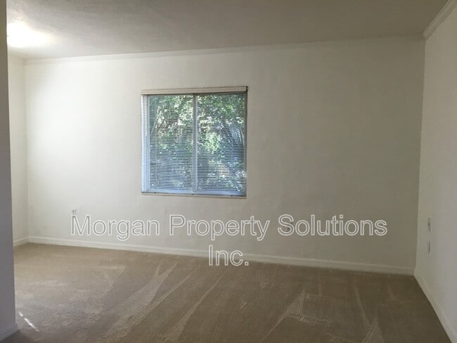 Building Photo - 1223 Poinsettia Ave