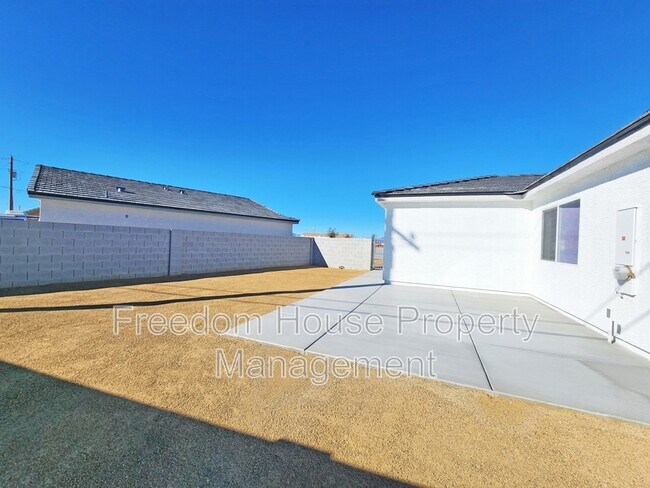 Building Photo - 861 Valiant Ave