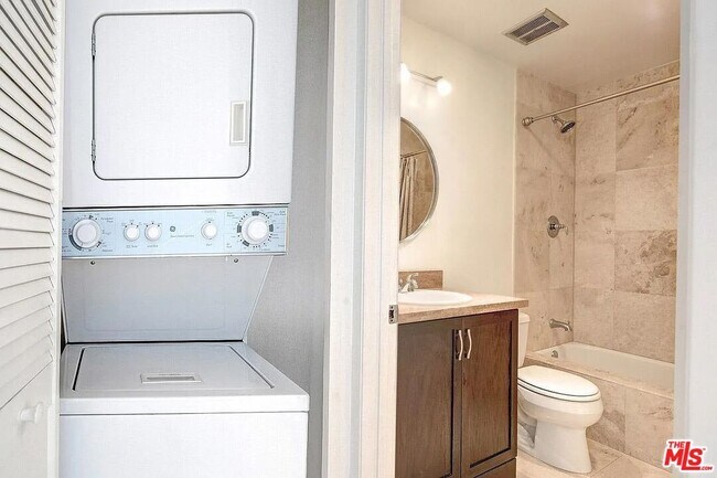 Building Photo - 2884 Sawtelle Blvd