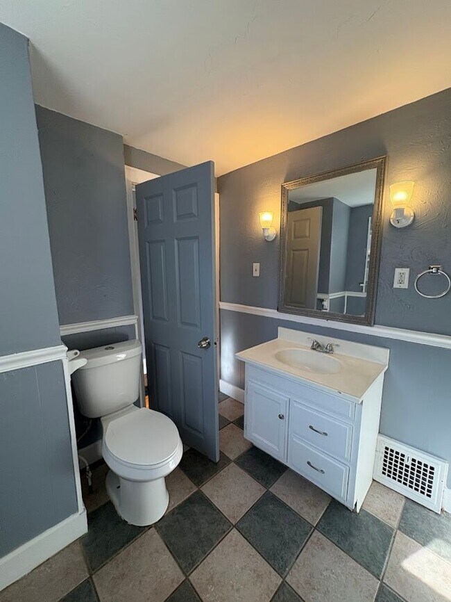 Building Photo - Four bedroom 2 full bath home for rent