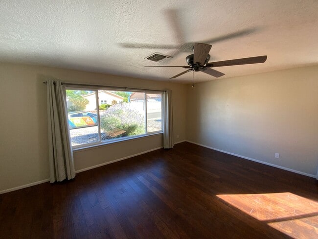 Building Photo - 4 Bedroom with Office Single Story Home Av...