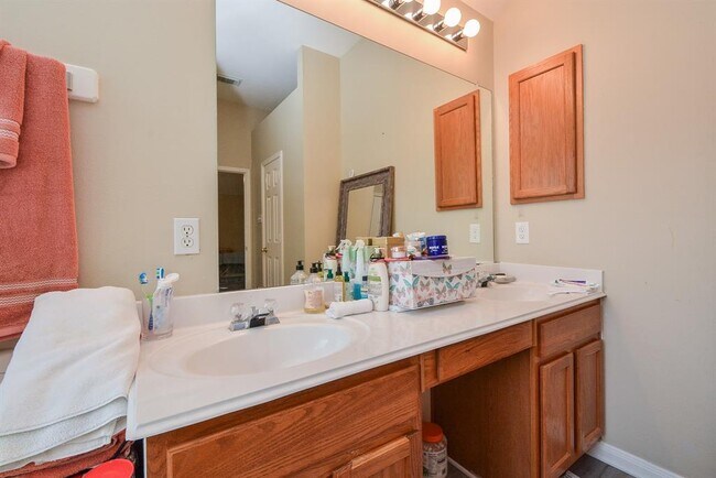 Building Photo - 24810 Sageford Ct