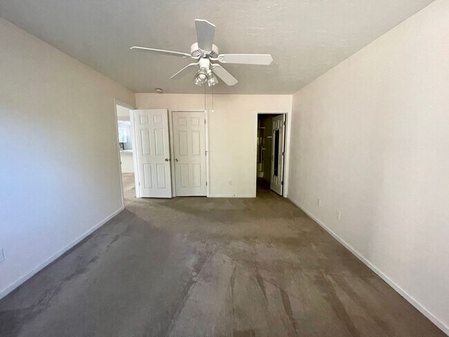 Building Photo - 417 Regency Park Drive