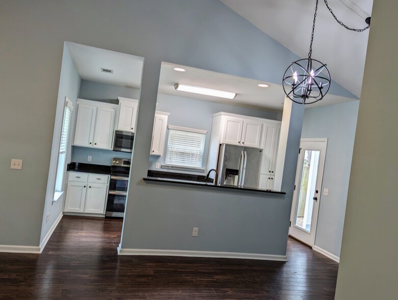 Building Photo - 218 Port Royal Dr