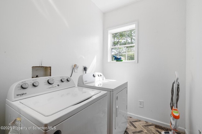 Building Photo - 32 Pine Tree Dr