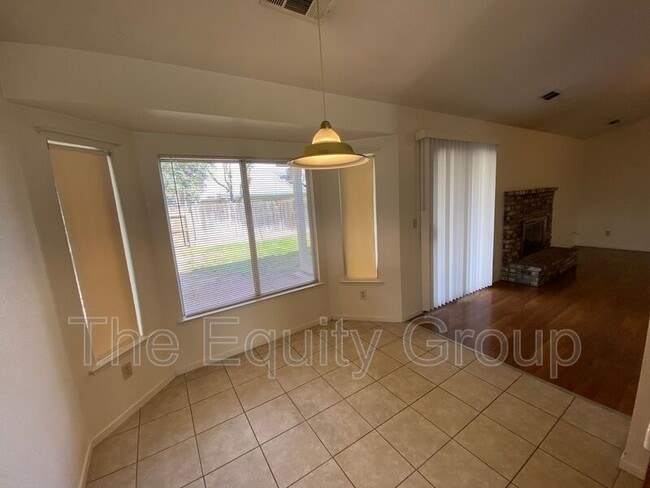 Building Photo - 5936 W Oak Ave