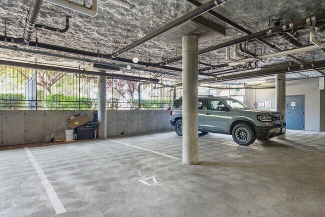 Building Photo - 880 Meridian Bay Ln