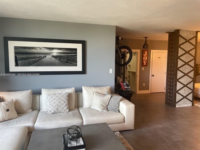 Building Photo - 1000 West Ave