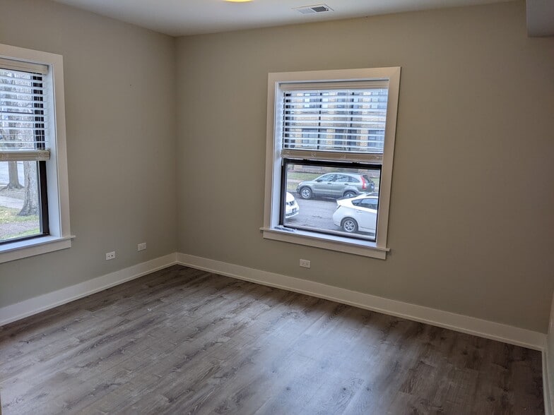 Building Photo - 916 Crain St