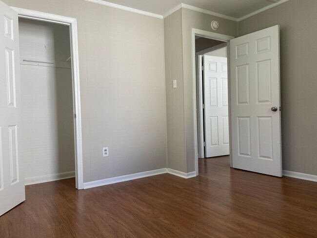 Building Photo - 3 Bedroom, 1 Bathroom House in High Point