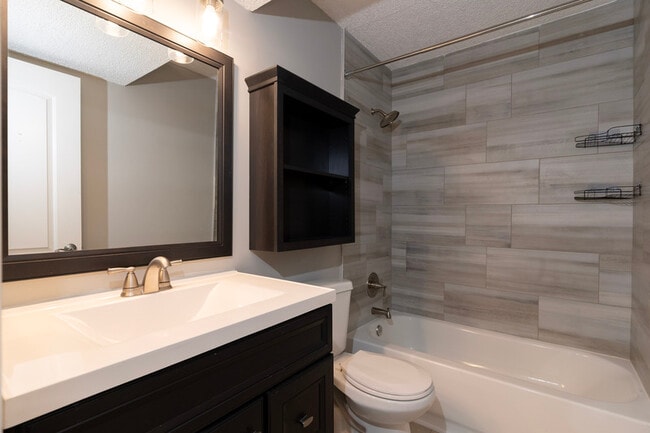 Building Photo - 756 Aquatic Dr