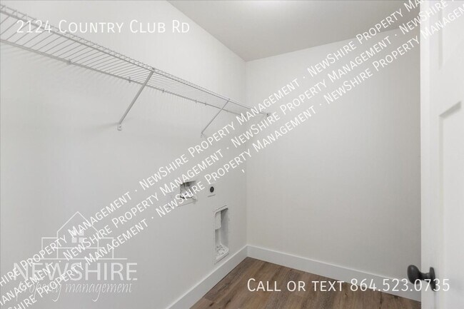 Building Photo - 2124 Country Club Rd