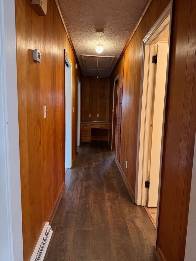 Building Photo - 2 BED, 2 BATH BRICK HOME LOCATED IN ASHEBORO!