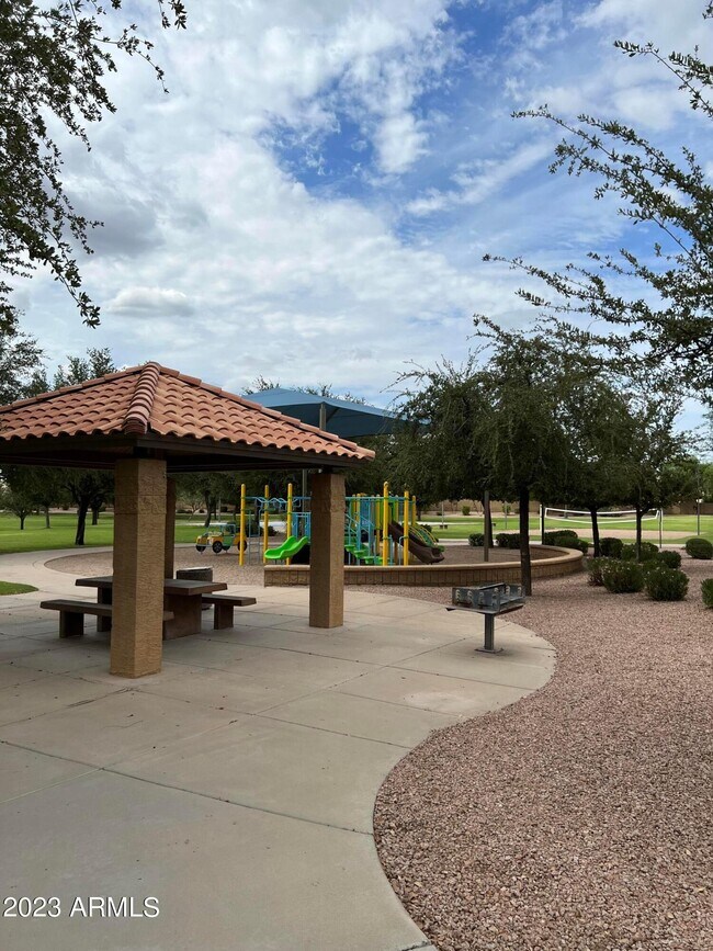 Building Photo - 1431 E Century Ave