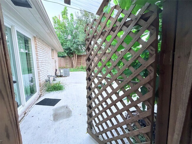 Building Photo - 7315 Housman
