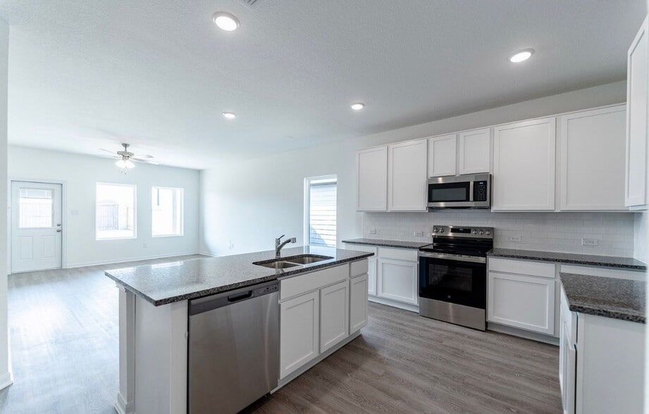 Building Photo - 11130 Hollinger Cir