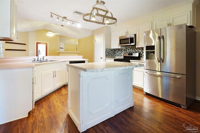 Building Photo - 2009 Coral St