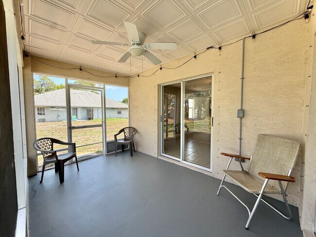 Building Photo - 2BR 2BA Updated Duplex in Sebastian Highlands