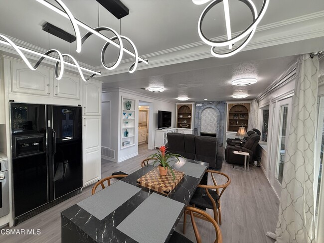 Building Photo - 379 S Greenway Ave