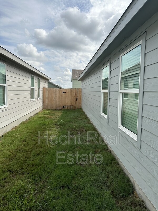 Building Photo - 10555 Varmus Dr