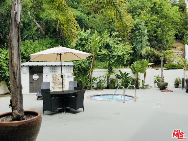 Building Photo - 1230 Horn Ave