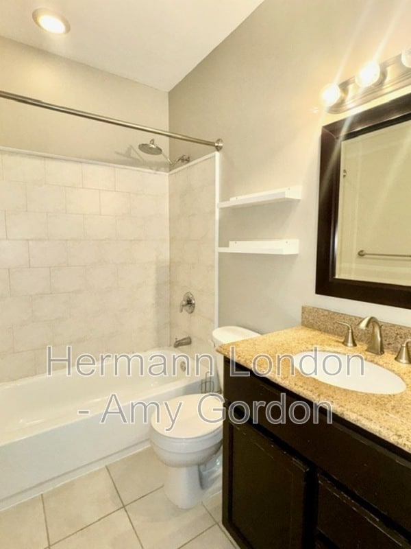 Building Photo - 2145 Victor St