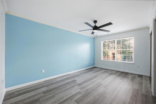 Building Photo - 501 W 26th St