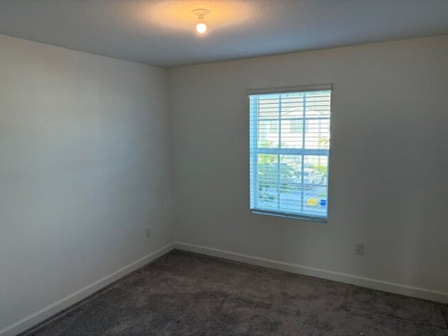 Building Photo - 4181 Lagoon Shore Dr