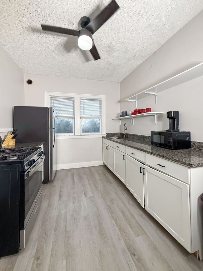 Building Photo - Calvert Duplex (The Shirley)