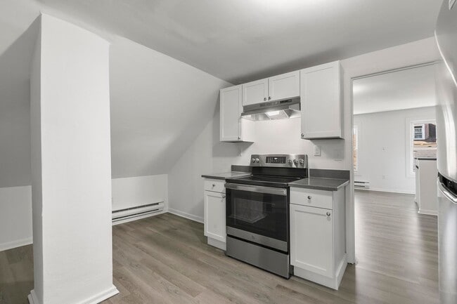 Building Photo - 77 Bellevue Ave